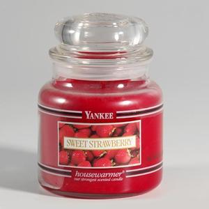 Yankee Candle doftljus - Medium Jar / Mellan burk - Sweet Strawberry, Medium Jar, Yankee Candle